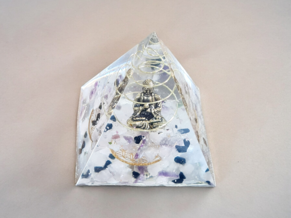 Orgonite pyramide bouddha fleur de vie